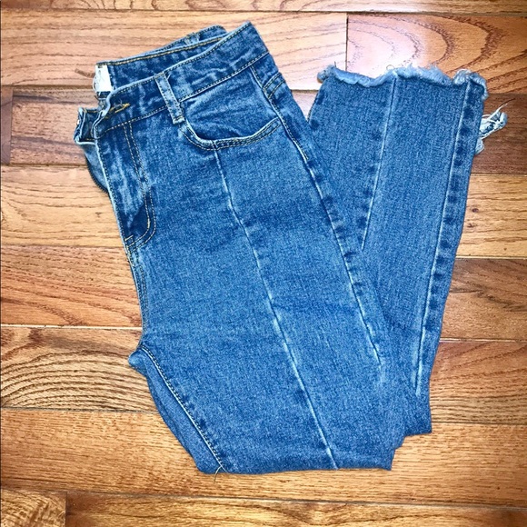 |Six Crisp Days| Raw Hem Cutoff Jeans - Picture 2 of 4